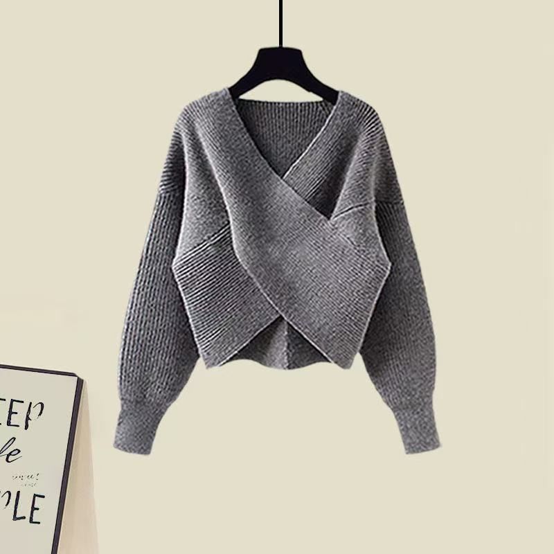 Winter-Outfit-Set für Damen in Übergröße – Schlankmachender Strickpullover mit überkreuzter Vorderseite und Midirock, gemütlicher und stylischer Zweiteiler_voghion.com