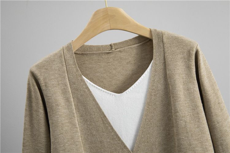 Set van gebreide trui en wijde broek voor dames – oversized vest en broek met hoge taille – kleurgeblokte combinatie van kantoor en weekend (kaki/zwart/grijs)_voghion.com