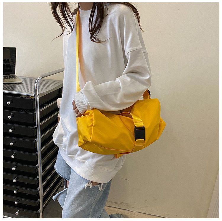 Toast Reisetasche für Männer, wasserdichte Sport- und Fitnesstasche, großes Pendlerkissen aus Nylon in Volltonfarbe, eine Schulter_voghion.com