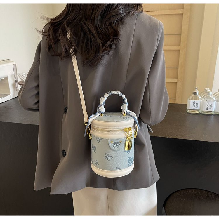 Borsa da donna retrò con motivo a farfalla, borsa a secchiello con colori a contrasto, borsa cilindrica da donna, borsa a tracolla con texture alla moda, design di nicchia_voghion.com