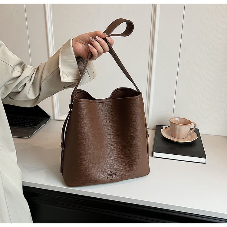 Borsa tote alla moda 2024 autunno nuova alla moda grande capacità monospalla madre lavoro pendolare sottobraccio_voghion.com