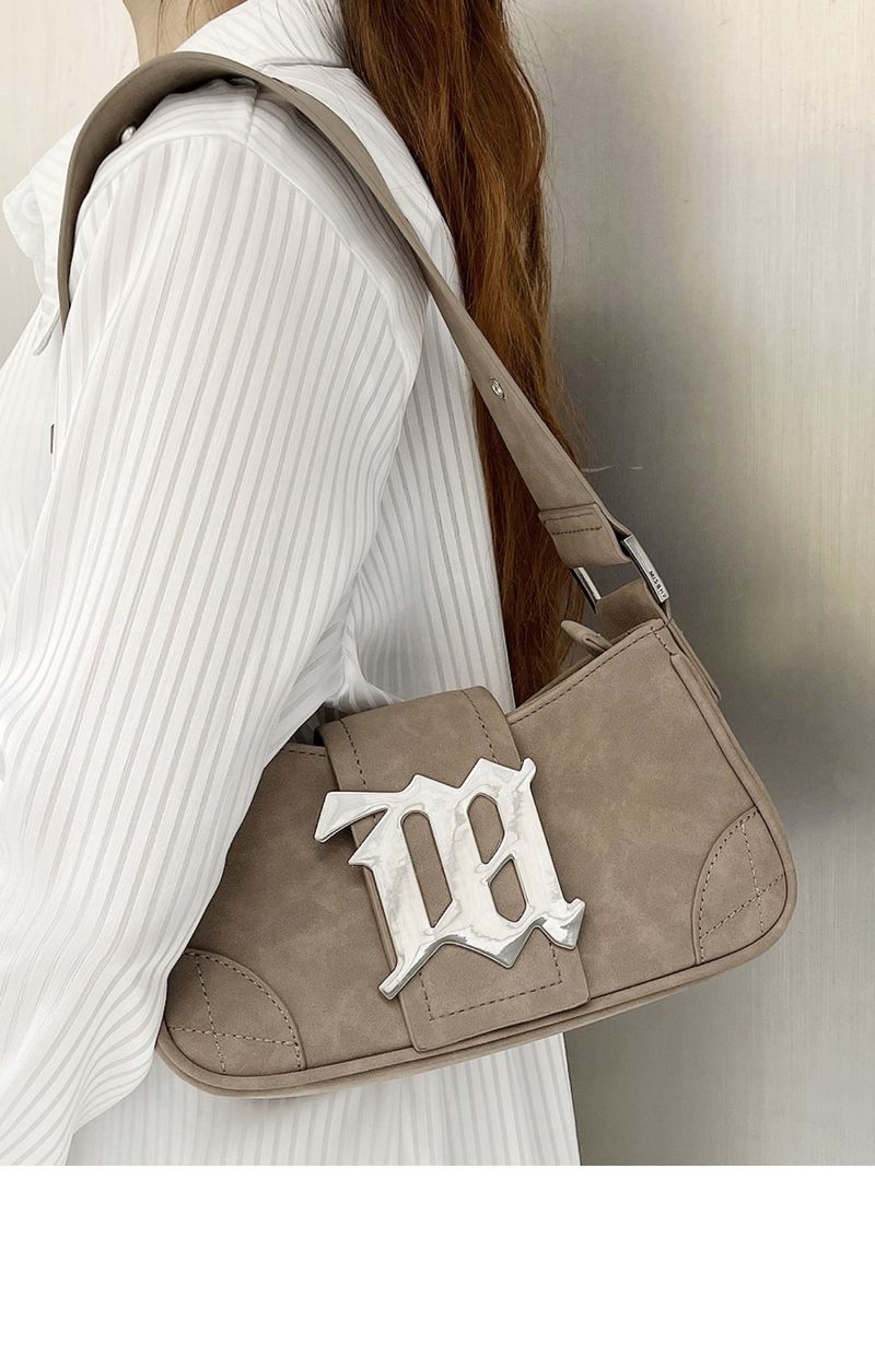 2024 m. rudens/žiemos naujo nišinio dizaino moteriška zomšos odos rankinė ant vieno peties, aštri mergaitiška rankinė pažastims_voghion.com