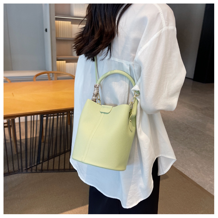 Trama di nicchia del designer, borsa a secchiello in tinta unita alla moda e versatile, borsa da donna portatile a tracolla diagonale con una spalla_voghion.com