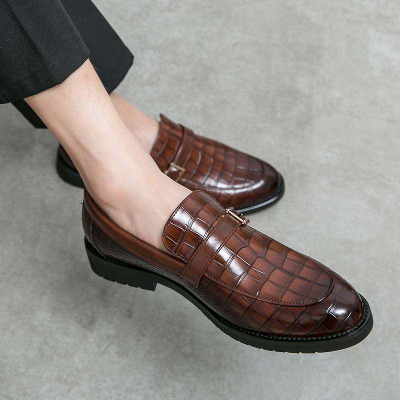 Nieuwe mode heren bruine zakelijke casual loafers dagelijks kantoor zwarte gesp monnik herenschoenen een voet overtrek banket jurk bruiloft leren schoenen_voghion.com