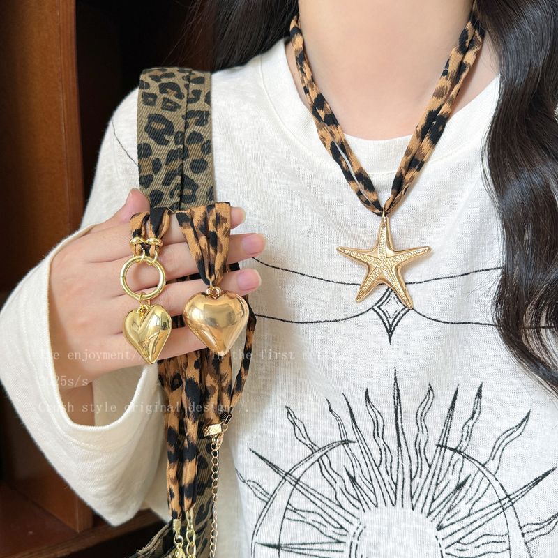 Collana con cuore a stella, sciarpa leopardata, sciarpa europea e americana, dolce, fresca e piccante, personalità esagerata, collo di alta qualità_voghion.com