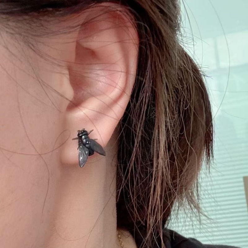 Personalisierte Simulation Mini Black Fly Ohrringe Lustige abstrakte Nischendesign Kreative einfache Ohrringe für Frauen_voghion.com
