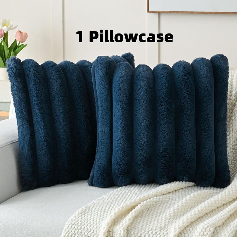 La federa è un semplice cuscino quadrato per la decorazione del divano di casa_voghion.com