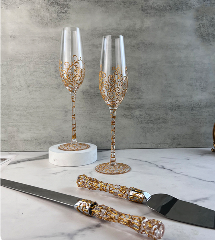Conjunto de quatro peças de faca e pá para bolo de copo de champanhe de aniversário de casamento feito à mão_voghion.com