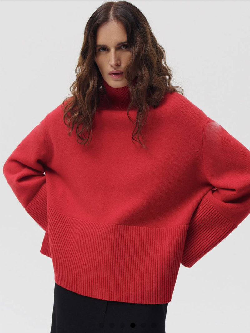 Pull oversize en tricot à col montant et ourlet fendu pour femme – Pull d'hiver en mélange acrylique doux – Couleurs : crème, anthracite, noir, vert océan, bleu ciel et kaki_voghion.com