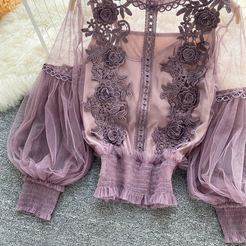 Women's three-dimensional flower collage see-through mesh lantern sleeve slim short top lace base blouse_voghion.com