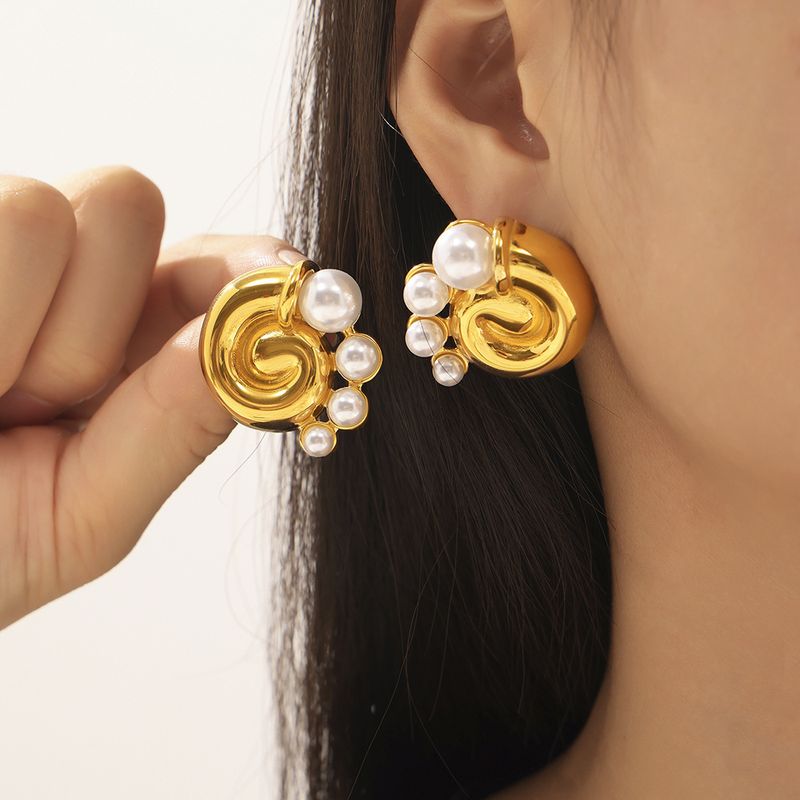Brincos de pérolas artificiais em espiral com design retrô, brincos populares feitos de aço titânio_voghion.com