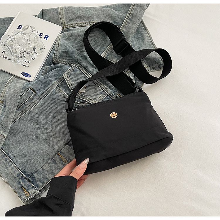 Nylon ultra avec compartiments multiples anti-éclaboussures, fabriqué à partir de matériaux simples et légers, grande capacité unique_voghion.com