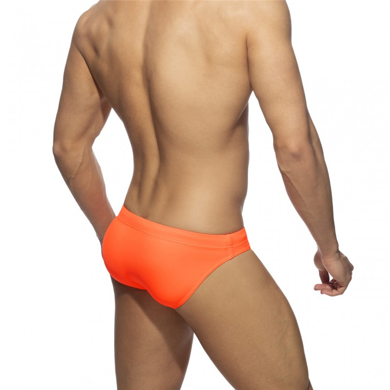 Badehose für Herren mit niedrig tailliertem Bikini-Slip, einfarbige Nylon-Badehose, Cup-Cups, gegen Unbehagen_voghion.com