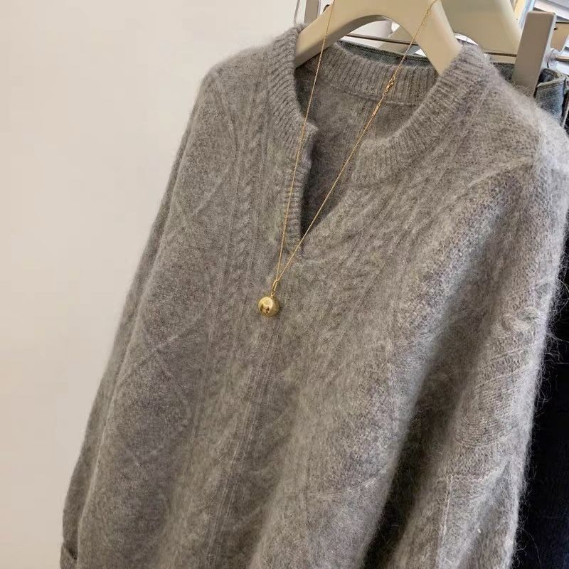 Hochwertiger, grauer, dicker Pullover aus Waschbärfleece mit V-Ausschnitt und Fried Dough Twists für Damen im Herbst und Winter_voghion.com