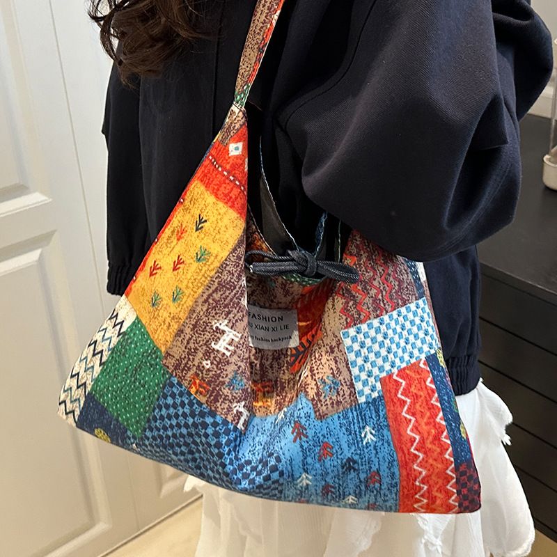 Borsa a tracolla casual versatile e alla moda per pendolari, in denim, di grande capacità, per la primavera e l'estate, 2025_voghion.com