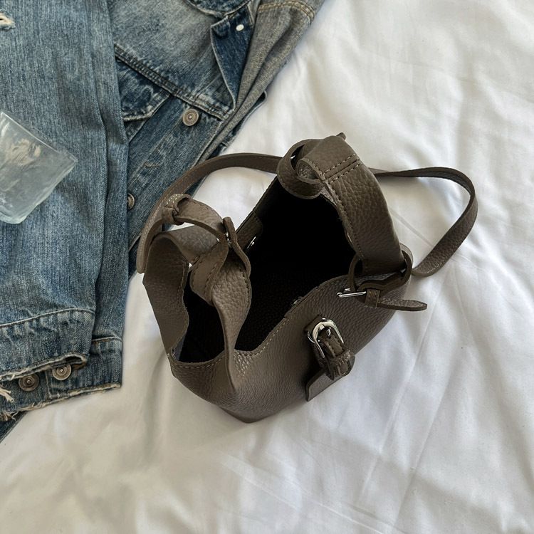 Modieuze damestas 2025, nieuw binnen - stijlvolle schouder- en crossbodytas voor dagelijks gebruik, middelgrote maat, magnetische sluiting, PU-materiaal_voghion.com