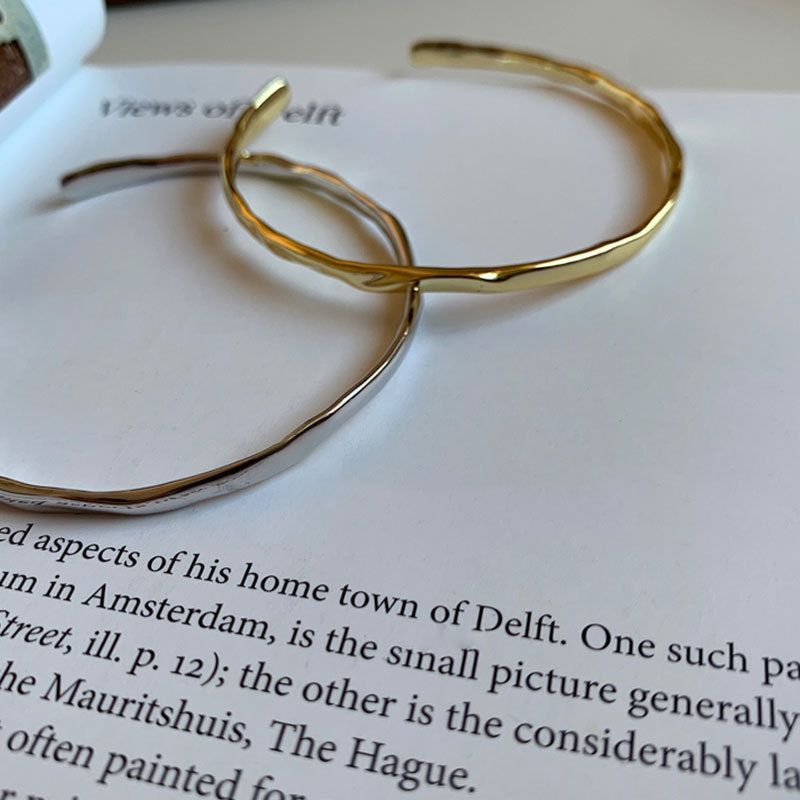 Bracelet Sterg Sier à texture concave irrégulière pour femme, avec lumière froide et élégante, effet rebondissant et style plat_voghion.com