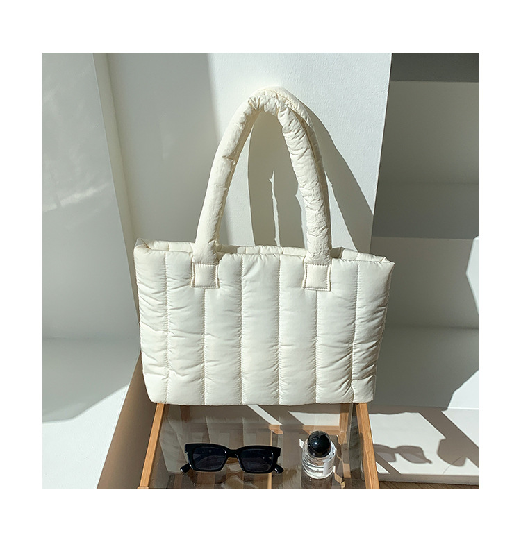 Down Bag Women's 2023 Autunno e inverno New Casual Women's Bag Niche borsa tote monospalla imbottita in cotone a righe di grande capacità_voghion.com