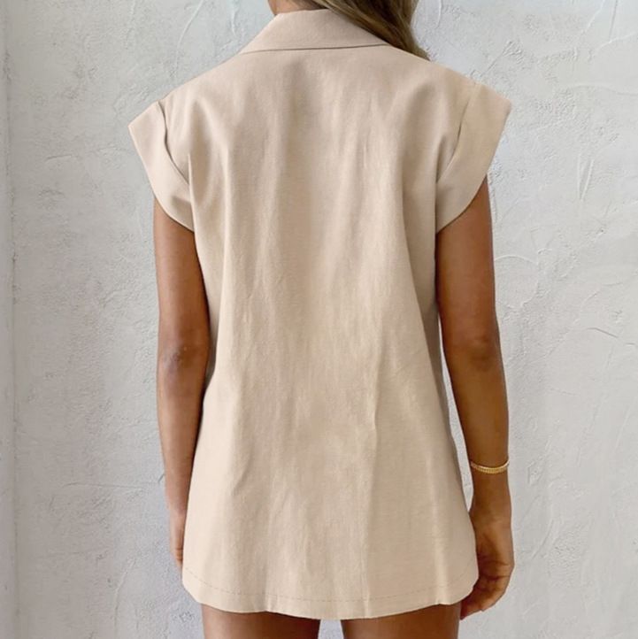 Completo da donna in stile britannico, con colletto, in cotone e lino, senza maniche, pantaloni corti, casual, elegante, estivo, 2024_voghion.com