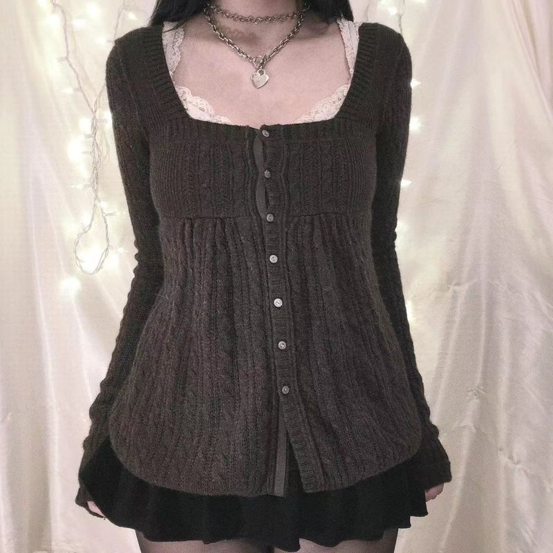 Cardigan lavorato a maglia con bottoni retrò, con scollo quadrato, da donna_voghion.com