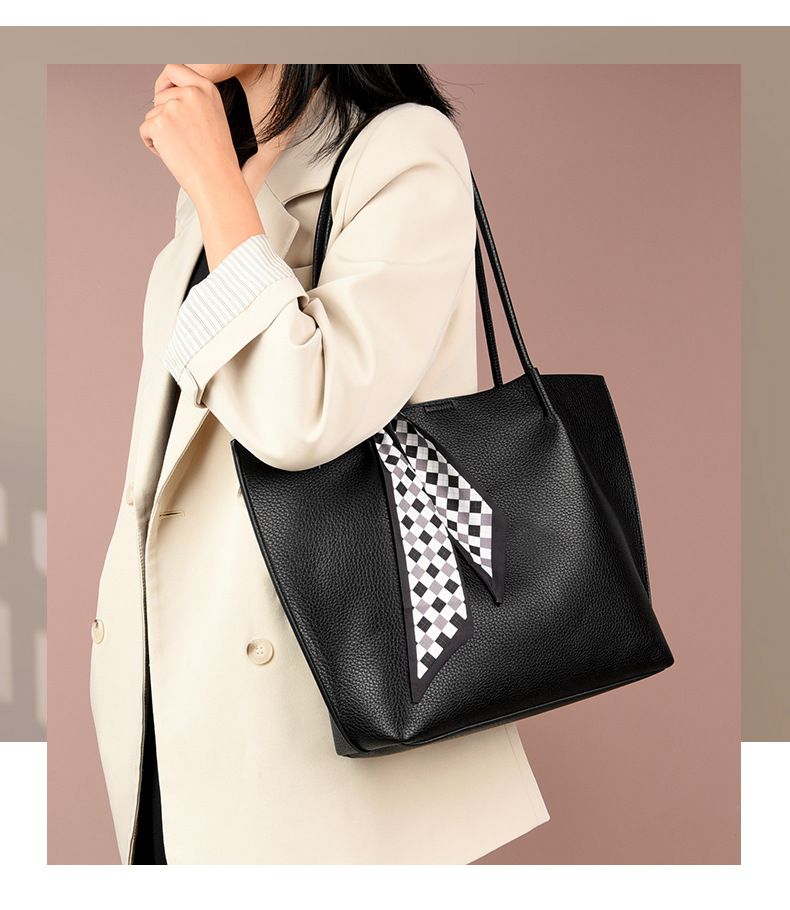 2024 Spring and Summer New Large Capacity Tote with Silk Scarf Trendy Leisure Versatile Commuting Fashion Women's Letter_voghion.com