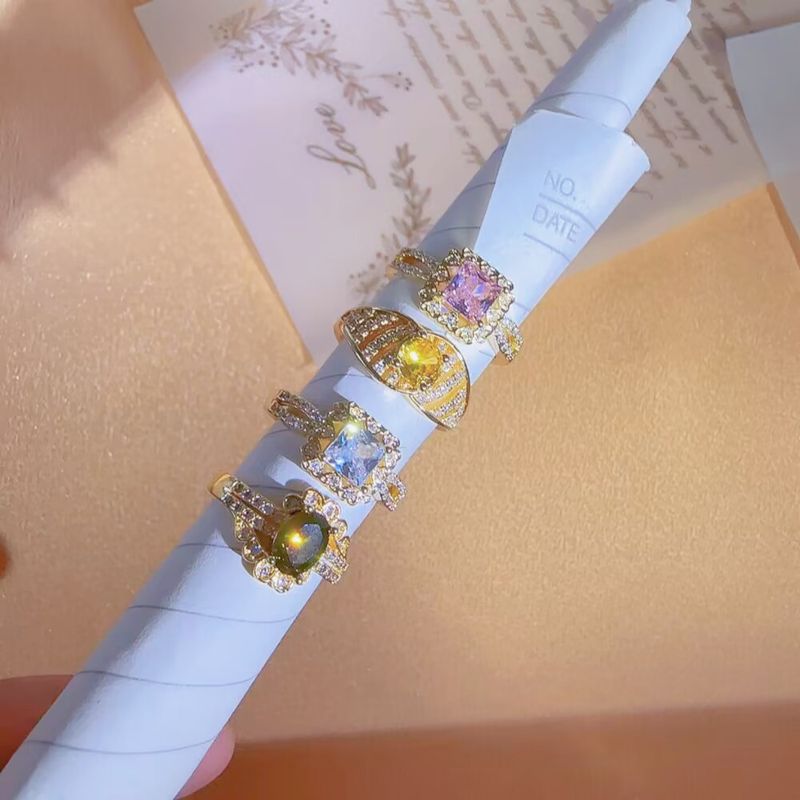 Anello elegante e di lusso leggero con micro pavé di zirconi misti per donna, placcato oro, con mantenimento del colore_voghion.com