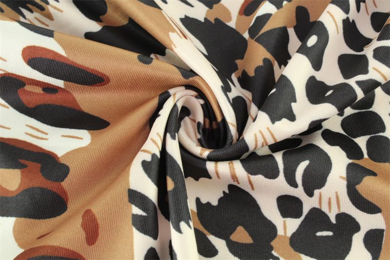 Vestito estivo aderente e snellente, senza maniche, con bretelle, stile piccante, alla moda, con stampa leopardata e avvolgente_voghion.com