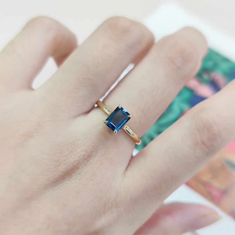 Kleiner, frischer und einfacher Ring, quadratisch, S925 Sterling Silber, eingelegt mit natürlichen farbigen Edelsteinen, 1 Karat, Ring in Bonbonfarbe_voghion.com