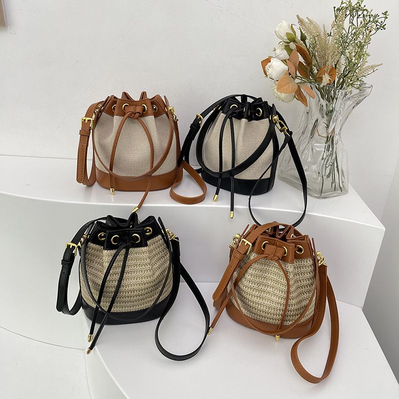Borsa a tracolla versatile con coulisse in rattan, secchiello in paglia intrecciata da donna, estate 2024, nuovo design di nicchia_voghion.com