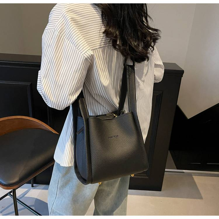 Zweiteilige, weiche Schultertasche mit Litschi-Muster für Mütter im Außenhandel. Neue, lässige, einfache, tragbare diagonale Tasche für das Leben._voghion.com