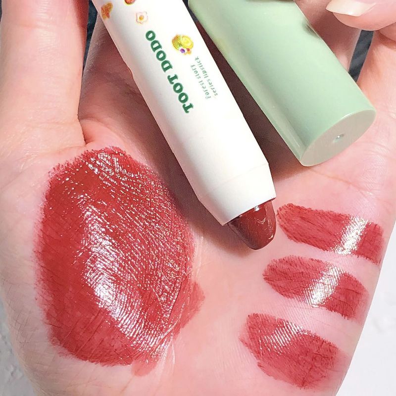 Rossetto TOOT Forest Story Series, finitura opaca, sbiancante a lunga tenuta, lucidalabbra conveniente per studenti_voghion.com