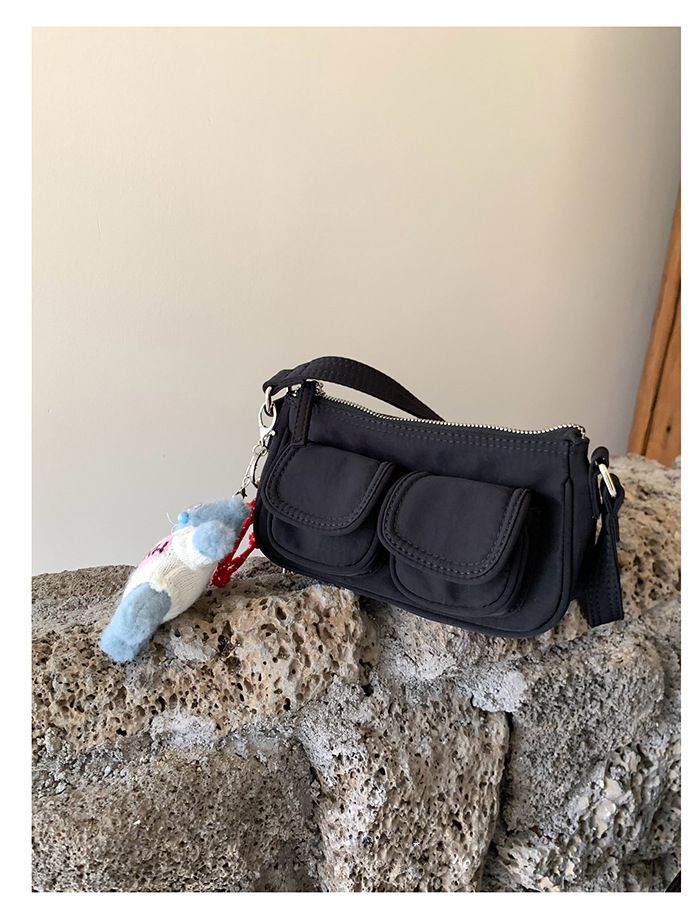 Koreanische Version der Nischen-Persönlichkeits-Umhängetasche aus Nylongewebe mit mehreren Taschen für Pendler, die neue Spice Girls Hundred Axillary Bag_voghion.com