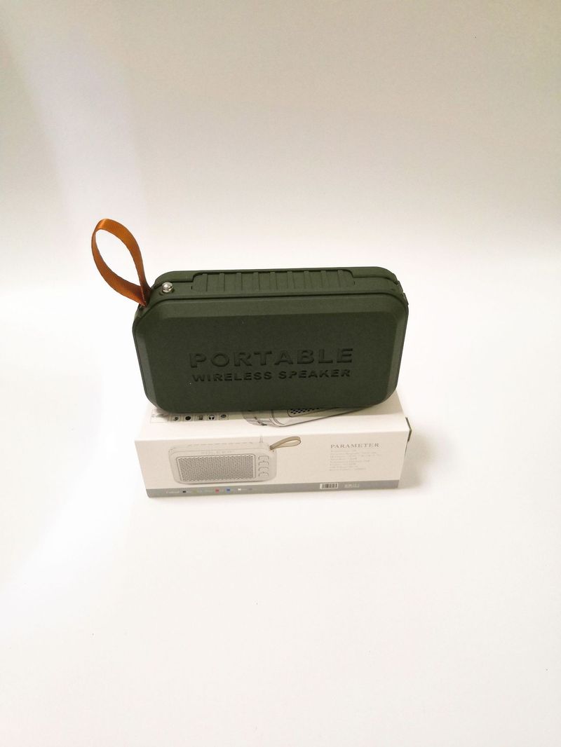 Nauja S26 belaidė „Bluetooth“ kolonėlė, lauko LED žibintuvėlis, įjungiamas žemųjų dažnių garsiakalbis, radijas, mažas mobilusis telefonas_voghion.com
