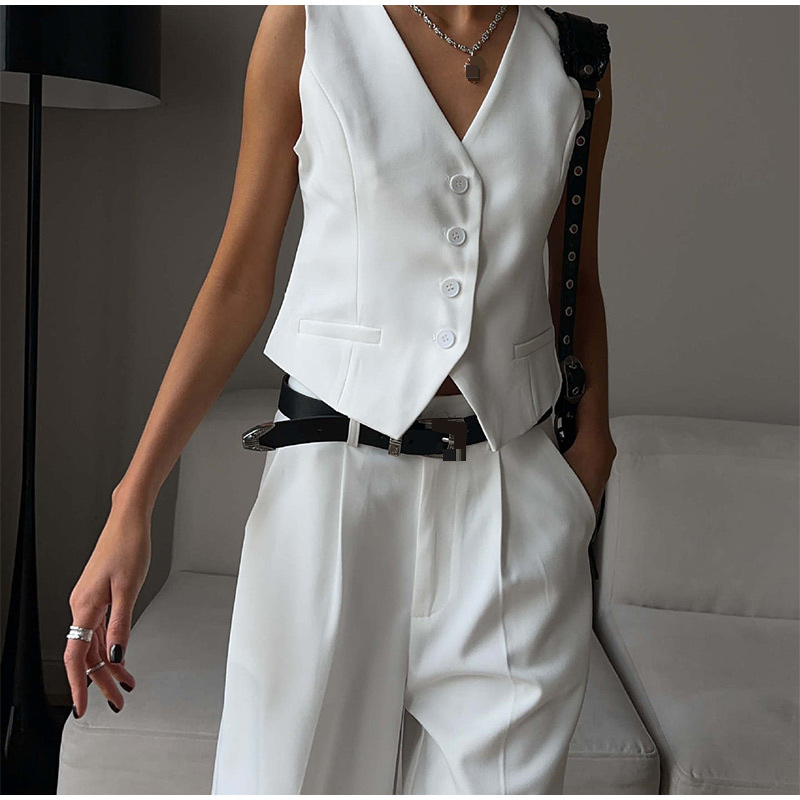 Traje de primavera y verano 2025 con chaleco y pantalones cortos rectos y cuello en V, ropa informal y cómoda para mujer._voghion.com