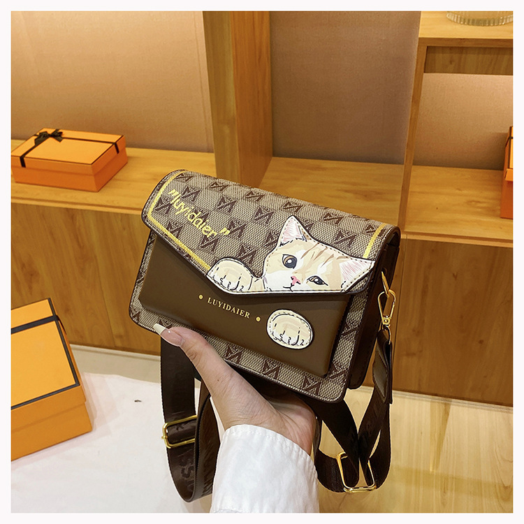 Postman's 2023 Autumn/Winter New Trend Small Square One Crossbody Bag Cartoon Cat Wide Shoulder Strap_voghion.com