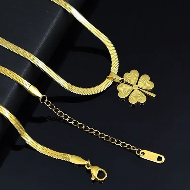 Full Body Titanium Steel Double-Sided Flat Snake Four-Leaf Clover Necklace High-End Design Sense Elegant Internet_voghion.com