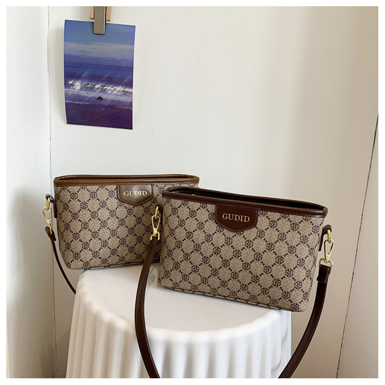 Women's single shoulder bag daily collocation summer new PU Messenger bag fashion presbyopic letter women's bag wholesale_voghion.com