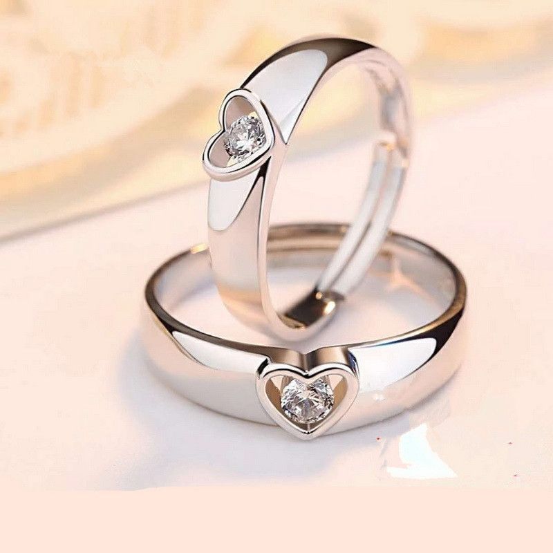 1 paio di anelli di coppia con cuore cavo e strass, per donna e uomo, alla moda, in argento, con zirconi lucidi, regolabili._voghion.com