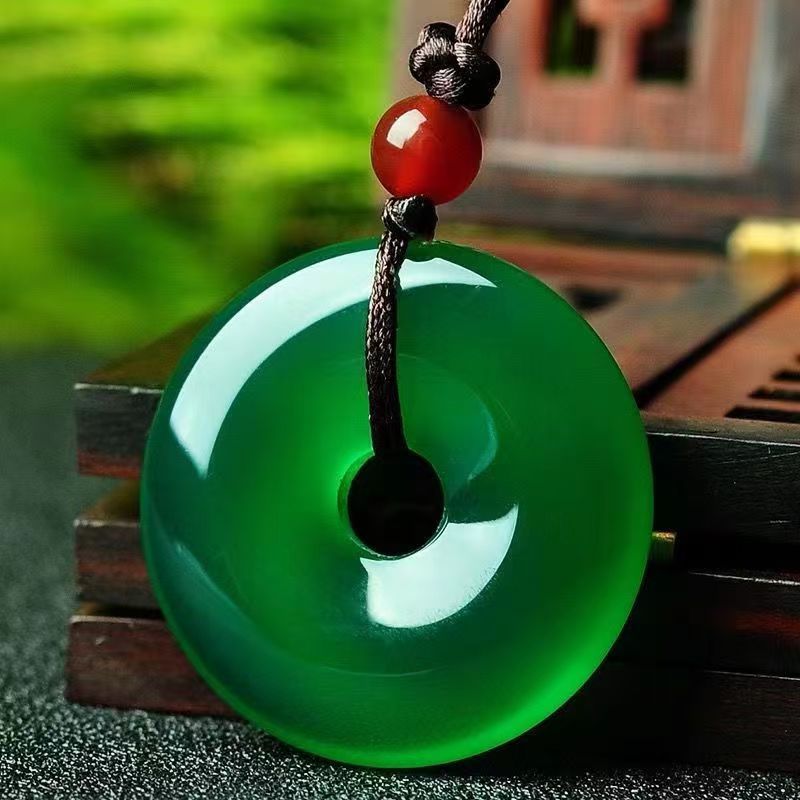 Ice-grade Agate Emerald Green Peace Pendant, Jade Agate Pendant, Jade Necklace, Main For Health And Peace._voghion.com