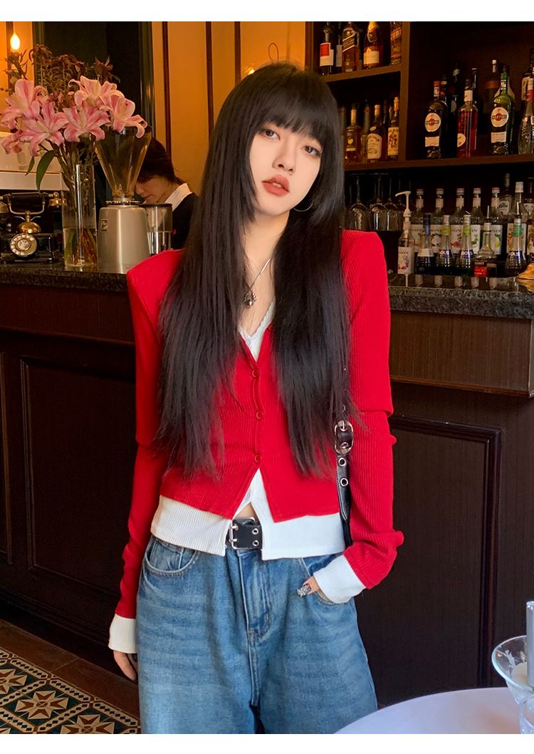 Cardigan de malha com decote em V vermelho feminino, design slim fit, blusa curta de duas peças para primavera e outono_voghion.com