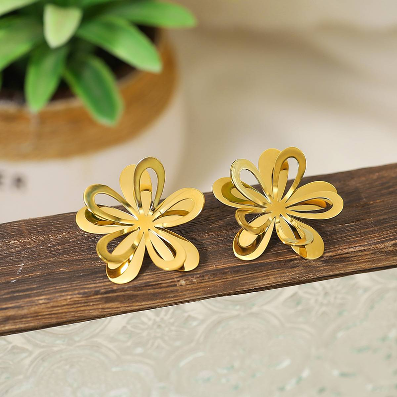 Orecchini da donna in stile corte francese, in acciaio inossidabile con fiore in oro K, design cavo, orecchini in acciaio al titanio, non sbiadiscono_voghion.com