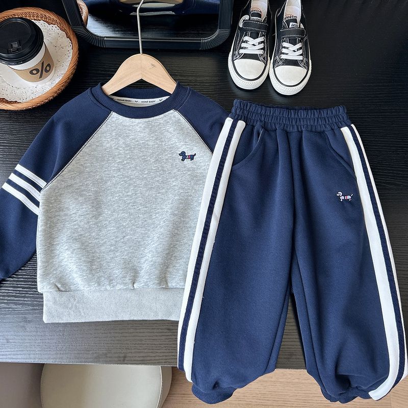 Conjunto informal de sudadera con capucha y pantalón deportivo de manga larga para niño - Algodón suave y cómodo (3-8 años, 100-150 cm) - Estampado de dibujos animados, blanco y gris_voghion.com