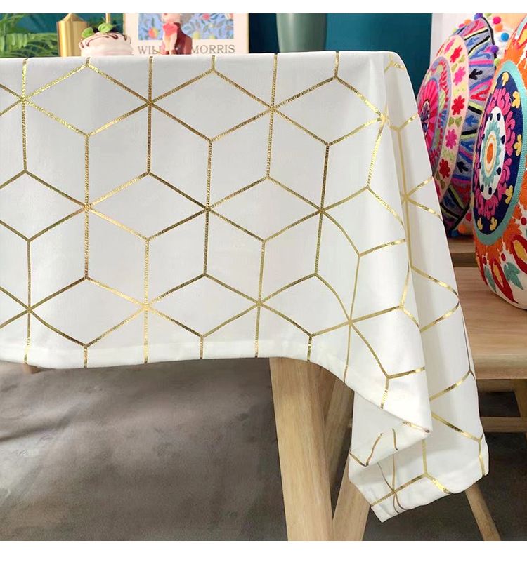 Luxuriöse Tischdecke aus smaragdgrünem Samt mit goldener geometrischer Stickerei – Elegante rechteckige Esstischdecke für formelle und festliche Dekoration_voghion.com