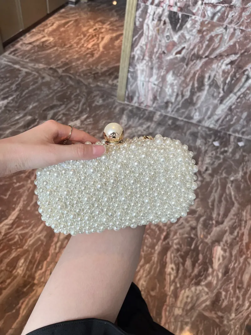 Borsa da sera con perline e tracolla a catena fatta a mano per matrimonio, borsa da donna con perle artificiali per feste di matrimonio_voghion.com