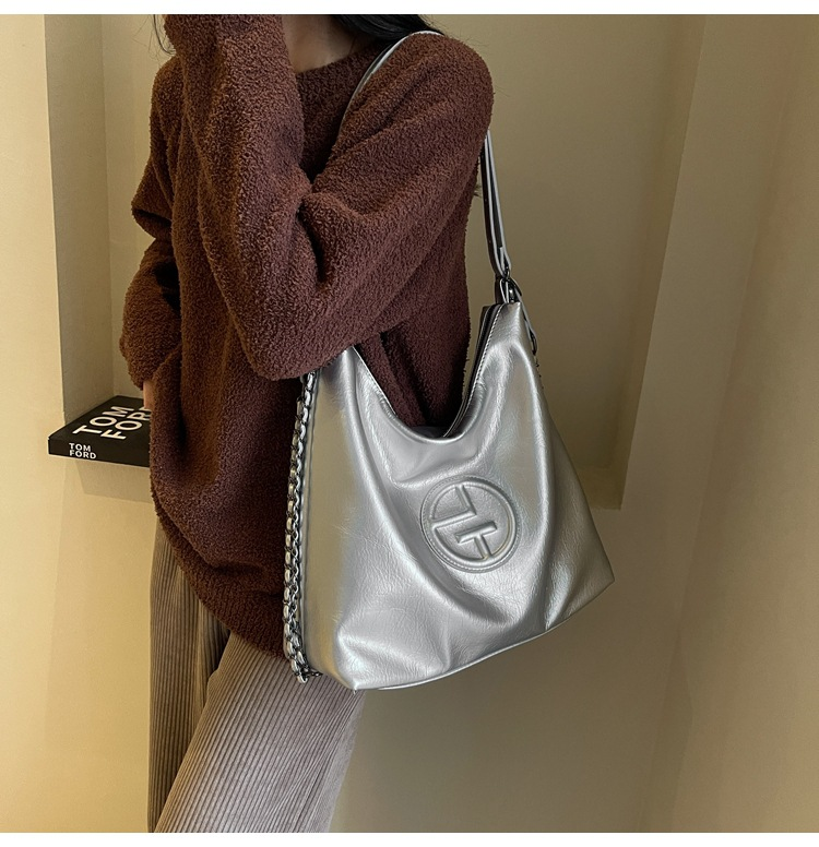 2024 Light Luxury Creative Women's New Cool And Trendy Saddle Bag Fashion Large Capacity Shoulder Bag Solid Color Handbag_voghion.com