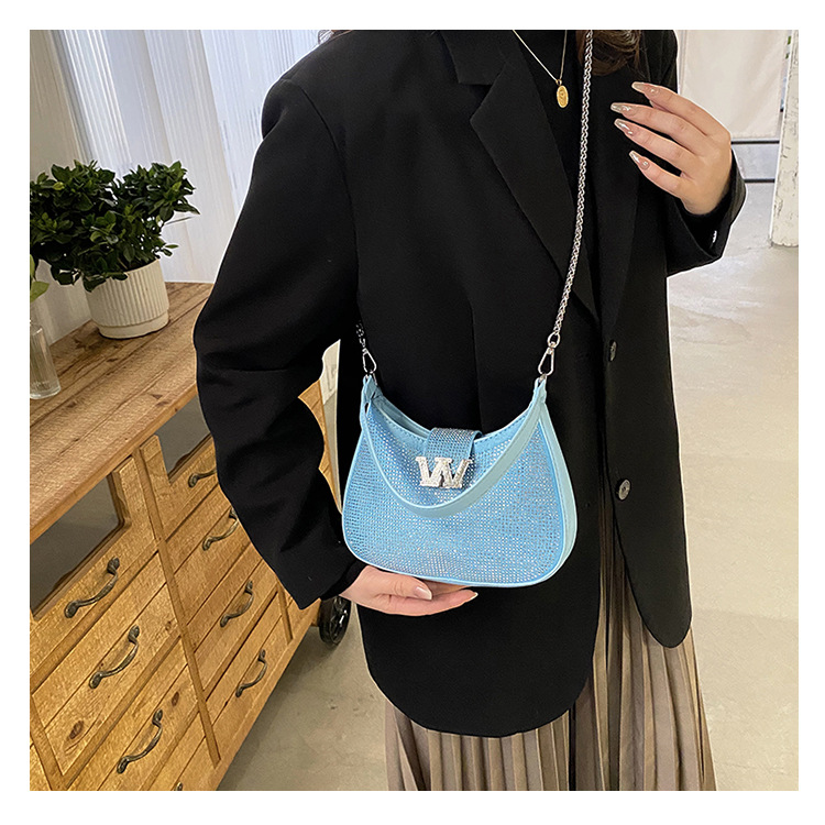 Out Of Fashion Texture Underarm Bags For Women 2023 New Fashionable Diamond Shoulder Bags Niche Chain Crossbody Bags For Women_voghion.com