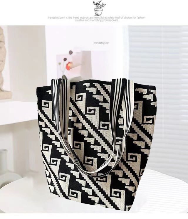 New Large Capacity Bucket Bag Women's Black Geometric Contrast Shoulder Bag Retro Simple Matching Knitted Handbag_voghion.com