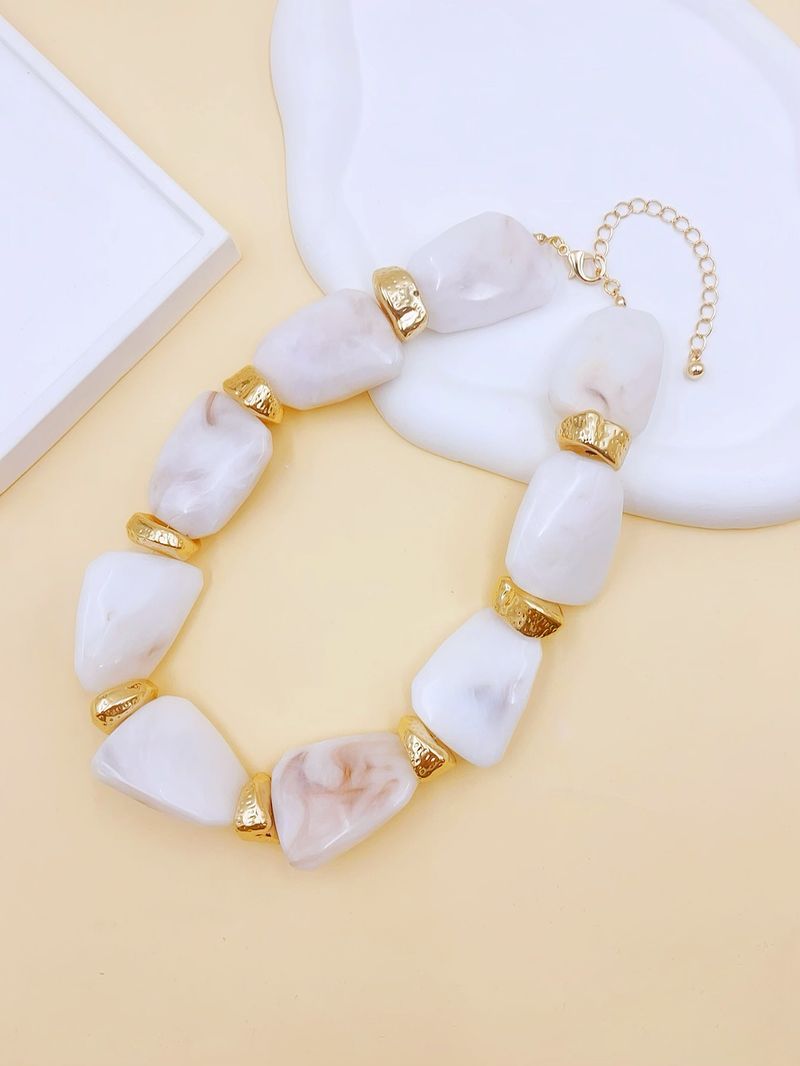 Collier court en perles acryliques et pierres naturelles européennes et américaines, style rétro, à porter à Qingdao_voghion.com