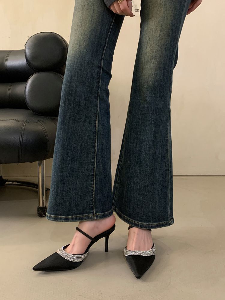 Nya spetsiga strass- och fina klackar med höga klackar, grunda hål, knuthuvud med satinsandaler, halva dragsko för kvinnor_voghion.com