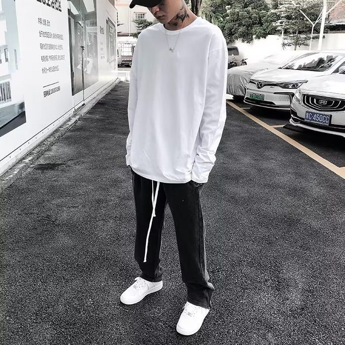 Lose High Street Marke Layered Solid Color Inner Wear Distressed Base Shirt Trendy Langarm T-Shirt für Männer Internet_voghion.com